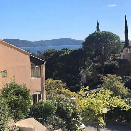 CAVALAIRE vue MER au loin MAISONNETTE TOUT ÉQUIPÉE POUR 4 PERSONNES AVEC PISCINE CLIM WIFI VÉLOS TV BARBECUES Esterno foto