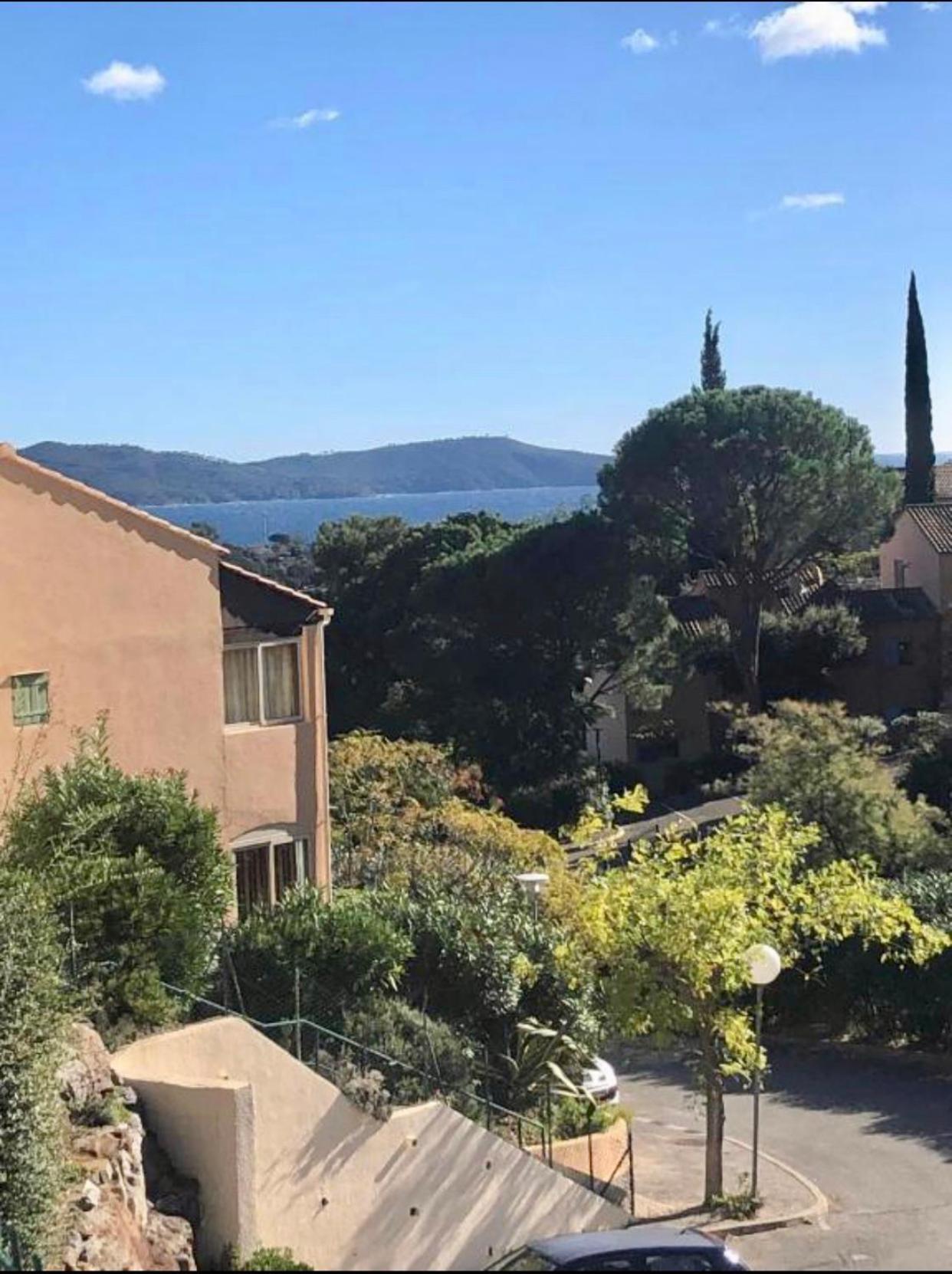 CAVALAIRE vue MER au loin MAISONNETTE TOUT ÉQUIPÉE POUR 4 PERSONNES AVEC PISCINE CLIM WIFI VÉLOS TV BARBECUES Esterno foto