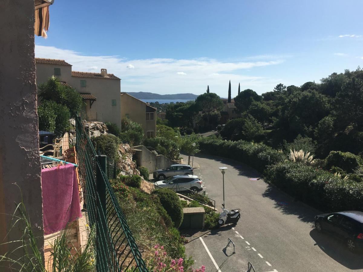 CAVALAIRE vue MER au loin MAISONNETTE TOUT ÉQUIPÉE POUR 4 PERSONNES AVEC PISCINE CLIM WIFI VÉLOS TV BARBECUES Esterno foto