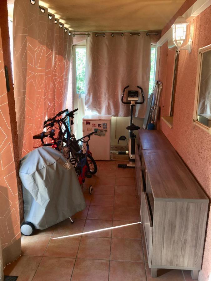 CAVALAIRE vue MER au loin MAISONNETTE TOUT ÉQUIPÉE POUR 4 PERSONNES AVEC PISCINE CLIM WIFI VÉLOS TV BARBECUES Esterno foto