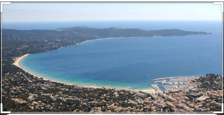 CAVALAIRE vue MER au loin MAISONNETTE TOUT ÉQUIPÉE POUR 4 PERSONNES AVEC PISCINE CLIM WIFI VÉLOS TV BARBECUES Esterno foto