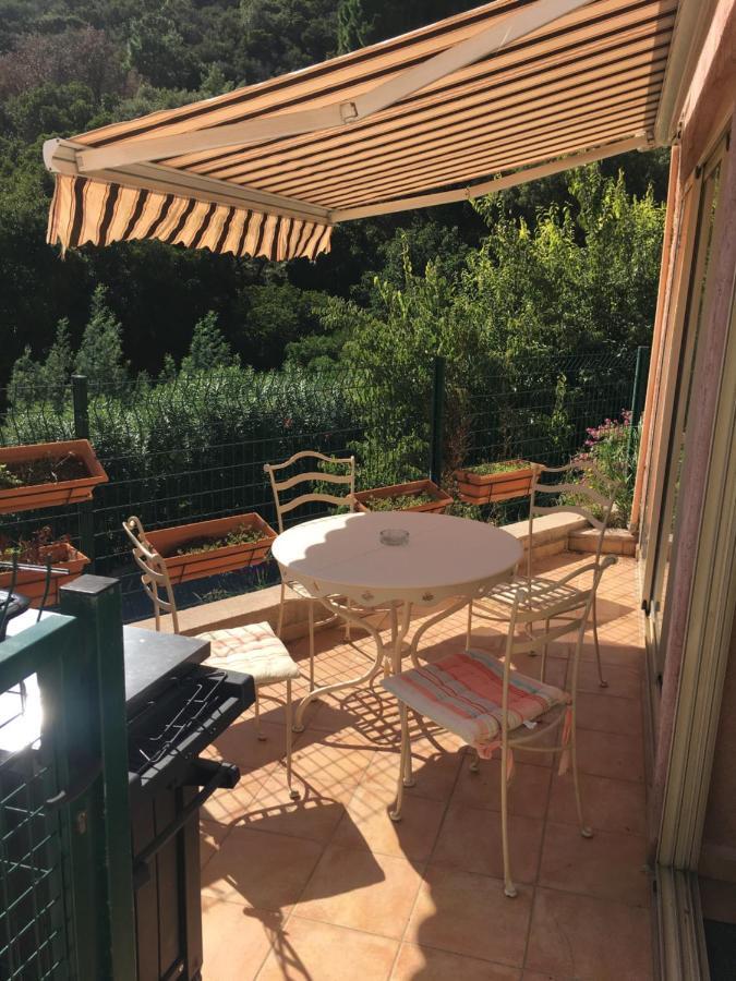 CAVALAIRE vue MER au loin MAISONNETTE TOUT ÉQUIPÉE POUR 4 PERSONNES AVEC PISCINE CLIM WIFI VÉLOS TV BARBECUES Esterno foto