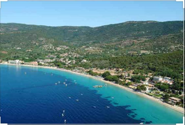 CAVALAIRE vue MER au loin MAISONNETTE TOUT ÉQUIPÉE POUR 4 PERSONNES AVEC PISCINE CLIM WIFI VÉLOS TV BARBECUES Esterno foto