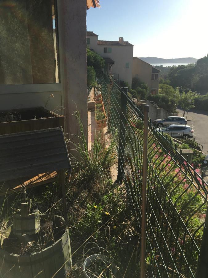 CAVALAIRE vue MER au loin MAISONNETTE TOUT ÉQUIPÉE POUR 4 PERSONNES AVEC PISCINE CLIM WIFI VÉLOS TV BARBECUES Esterno foto